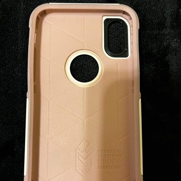 USED Three IPhone XS/IPhone X Cases, Lifeproof & Otter Box - Picture 6 of 11